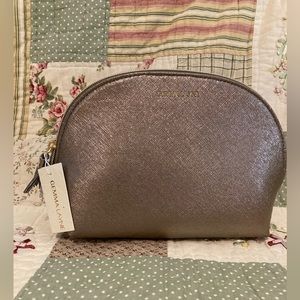 Cosmetic bag